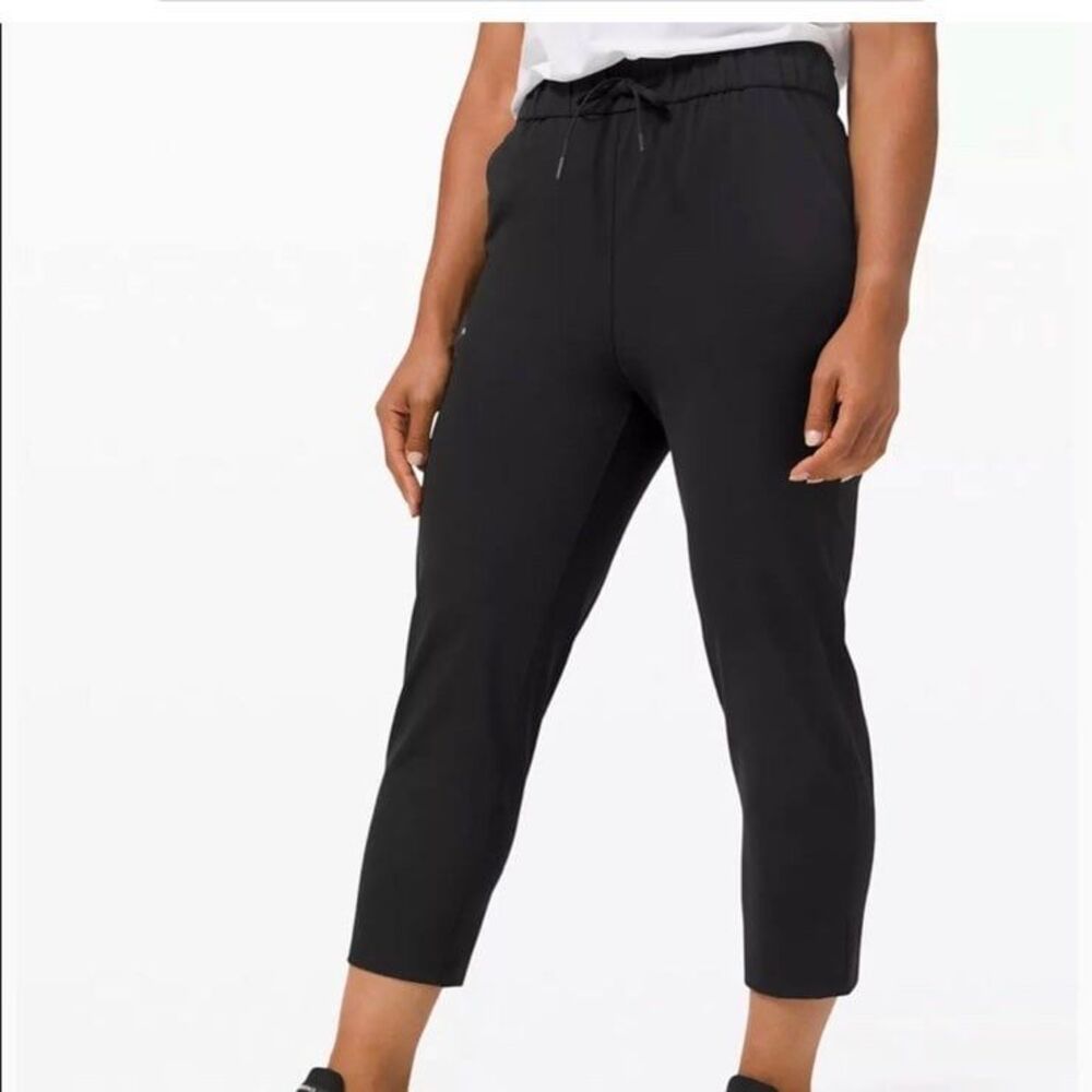 Lululemon keep moving crop joggers